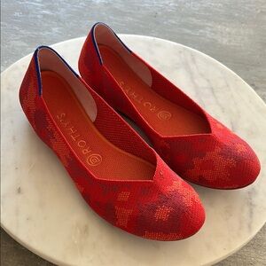 Rothy's The point flat Red camo size 8